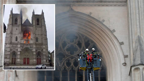 French firefighters battle a blaze at the Cathedral of Saint Pierre and Saint Paul in Nantes. © REUTERS/Stephane Mahe; inset: © Ludovic Stang via Reuters