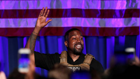 Rapper Kanye West holds his first rally in support of his presidential bid in North Charleston, South Carolina, U.S. July 19, 2020. © REUTERS/Randall Hill