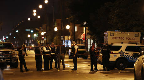 Chicago police investigate shooting outside funeral home Tuesday night © AFP / Kamil Kyrzaczynski