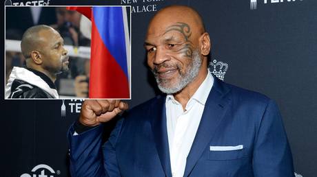 Mike Tyson and Roy Jones Jr (inset). © AFP / Reuters