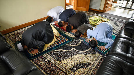UK Muslims celebrate Eid during coronavirus pandemic on May 24, 2020 in Glasgow, United Kingdom. © Getty Images / Jeff J Mitchell