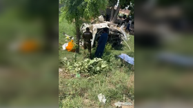 At least 20 Sikh pilgrims killed after bus rammed by train in eastern Pakistan (PHOTO/VIDEOS)