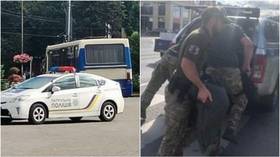 Atirador leva passageiros como reféns em ônibus na Ucrânia, alegando que o equipou com explosivos (FOTOS)