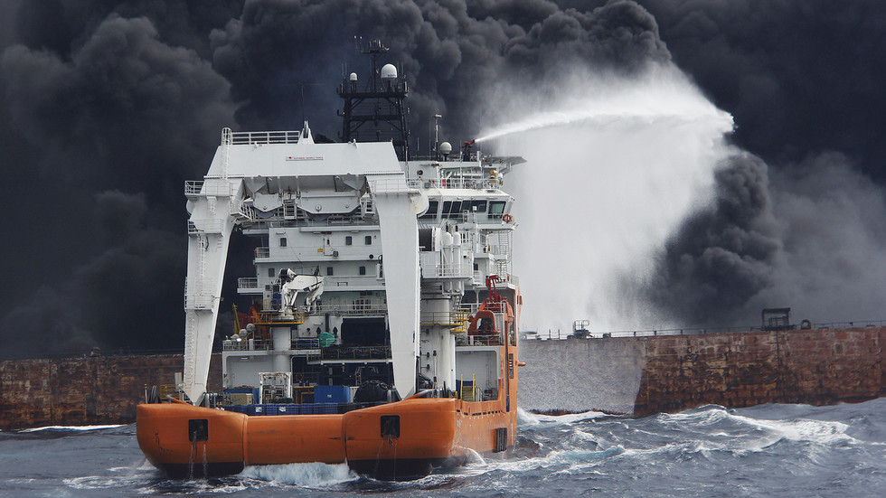 Oil Tanker Catches Fire & Cargo Ship Sinks After Collision Off Shanghai ...