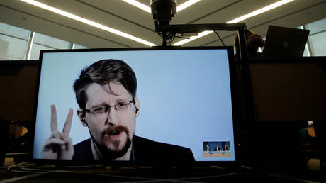 FILE PHOTO: Edward Snowden speaks via video link as he takes part in a round table on the protection of whistleblowers at the Council of Europe in Strasbourg, France, March 15, 2019. © REUTERS/Vincent Kessler