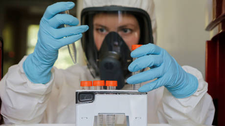 A scientist works inside a laboratory during the production and laboratory testing of a vaccine against the coronavirus disease in Moscow © The Russian Direct Investment Fund (RDIF) / Handout via REUTERS