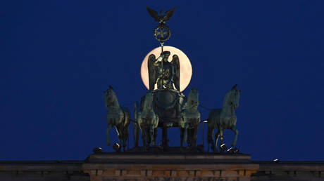 FILE PHOTO: Brandenburg Gate in Berlin, Germany © Reuters / Annegret Hilse
