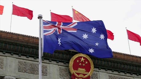 FILE PHOTO: An Australian flag in front of the Great Hall of the People in Beijing, China, April 14, 2016. ©  REUTERS/Jason Lee