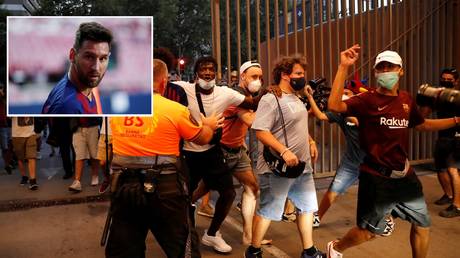 Barcelona fans vented their fury at the Nou Camp after Messi said he wanted to leave the club. © Reuters