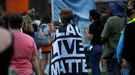 People protest the shooting of Jacob Blake in Denver, Colorado, U.S., August 24, 2020. © REUTERS/Kevin Mohatt