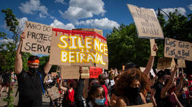 Protesters rally outside Pittsburgh mayor’s home amid outrage over unmarked police van ‘abducting’ BLM activist (PHOTOS, VIDEOS)