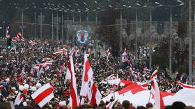 Huge crowds gather on streets of Minsk as Belarus opposition keeps up pressure on Lukashenko to leave office (VIDEOS)