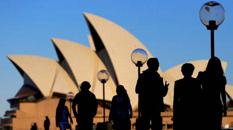 FILE PHOTO: The Sydney Opera House at sunset in Australia © Reuters / Steven Saphore