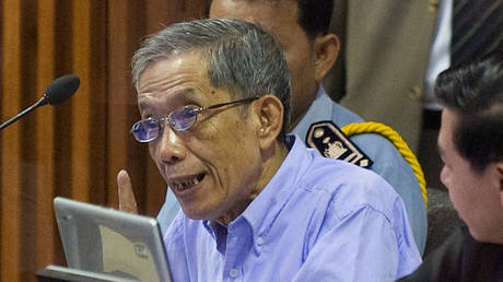 Khmer Rouge commander Kaing Guek Eav, also known as Duch, speaks to his attorneys moments before the start of his trial on the outskirts of Phnom Penh February 17, 2009. © REUTERS/Adrees Latif/File Photo