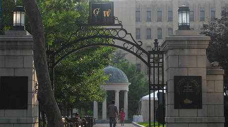 Professor's Gate leading into Kogan Plaza, next to Lisner Auditorium, at the George Washington University. © Wikipedia / Pjn1990