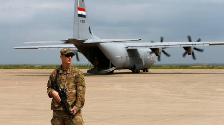 FILE PHOTO. A US soldier during the hand over to Iraqi Security Forces of the Qayyarah Airfield West. ©REUTERS / Thaier al-Sudani