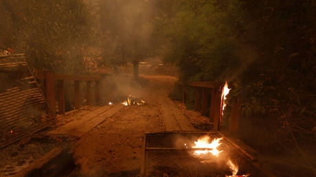 Flames continue to consume a wooden bridge after the Bear Fire burned through Berry Creek, California, U.S.September 9, 2020. ©REUTERS/Fred Greaves