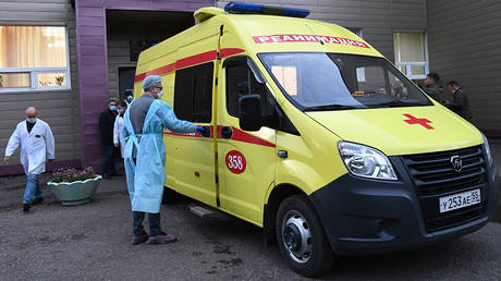 An ambulance, which transports Russian opposition figure Alexey Navalny to an airport before his medical evacuation to Germany for treatment of a suspected poisoning, in Omsk, Russia. © Sputnik / Alexandr Kryazhev
