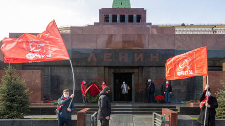Supporters of the Communist party celebrate 150th birthday of the revolutionary leader Vladimir Lenin © Global Look Press/Komsomolskaya Pravda