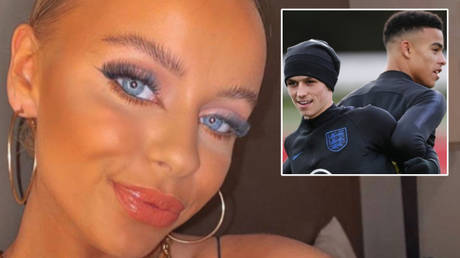 Lara Clausen (left) and Nadia Sif Lindal Gunnarsdottir met Phil Foden (center) and Mason Greenwood (right) © Instagram / laracclausen | © Carl Recine / Reuters