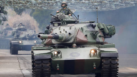 FILE PHOTO: M60A3 tanks take part in an anti-invasion drill, simulating enemy invasion and the safeguarding of the weapon systems in case of air raid, in Taichung, Taiwan, January 17, 2019. © Reuters / Tyrone Siu