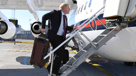 FILE PHOTO: Boris Johnson boarding an airplane © Global Look Press / Andrew Parsons