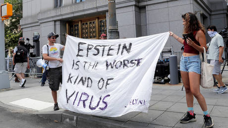 Protesters demonstrate against Epstein and his prosecution-proof cronies outside Manhattan Federal Court © Reuters / Mike Segar