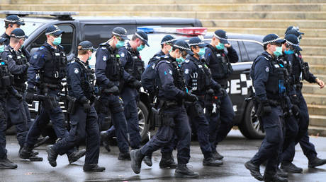 Police at an anti-lockdown protest in Melbourne, Australia. ©AAP Image/Erik Anderson via REUTERS