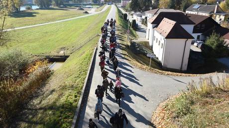 FILE PHOTO: Migrants walk to a first registration point of the German federal police after they crossed the Austrian-German border near Simbach, southern Germany. November 2015. © AFP/Christof Stache