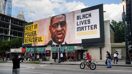 FILE PHOTO: A digital Black Lives Matter billboard seen in Atlanta, Georgia, June 13, 2020 © Reuters / Elijah Nouvelage