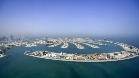 FILE PHOTO: The man-made Palm Jumeirah archipelago off the Gulf emirate of Dubai © AFP / Karim Sahib