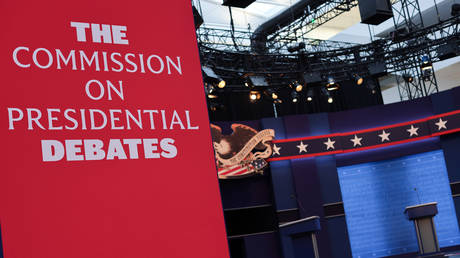 The debate stage awaits... © Reuters / Jonathan Ernst
