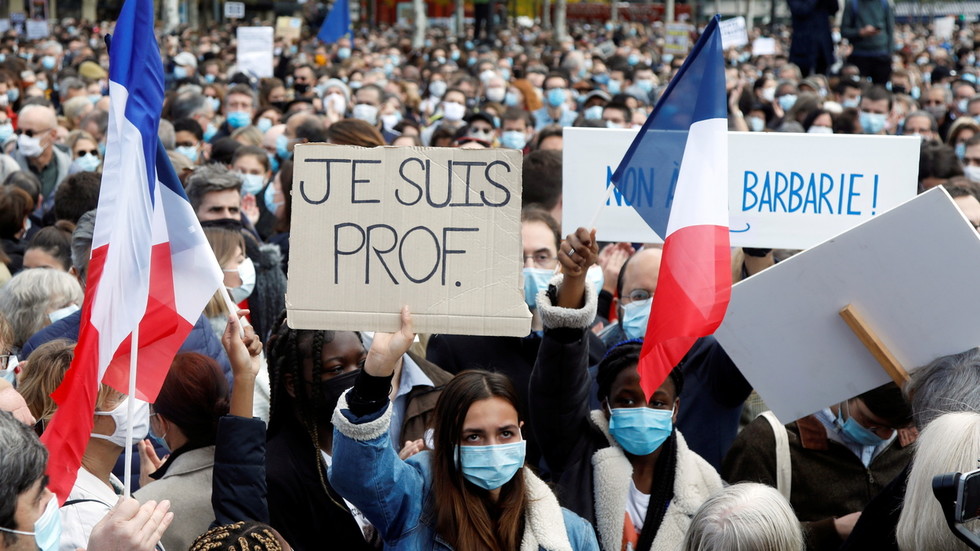 France mourns beheaded teacher as thousands take to Paris' streets (VIDEO)