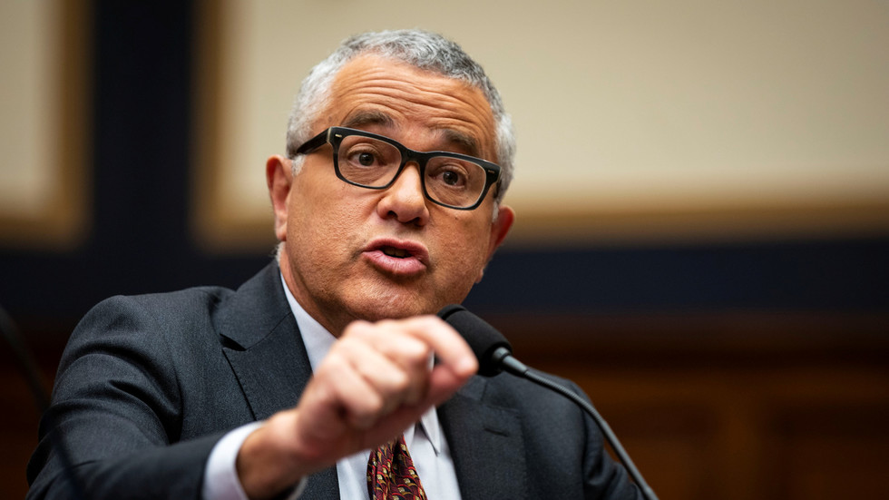 'I believed I was not visible': CNN legal analyst Jeffrey Toobin suspended by New Yorker for allegedly showing penis on Zoom call