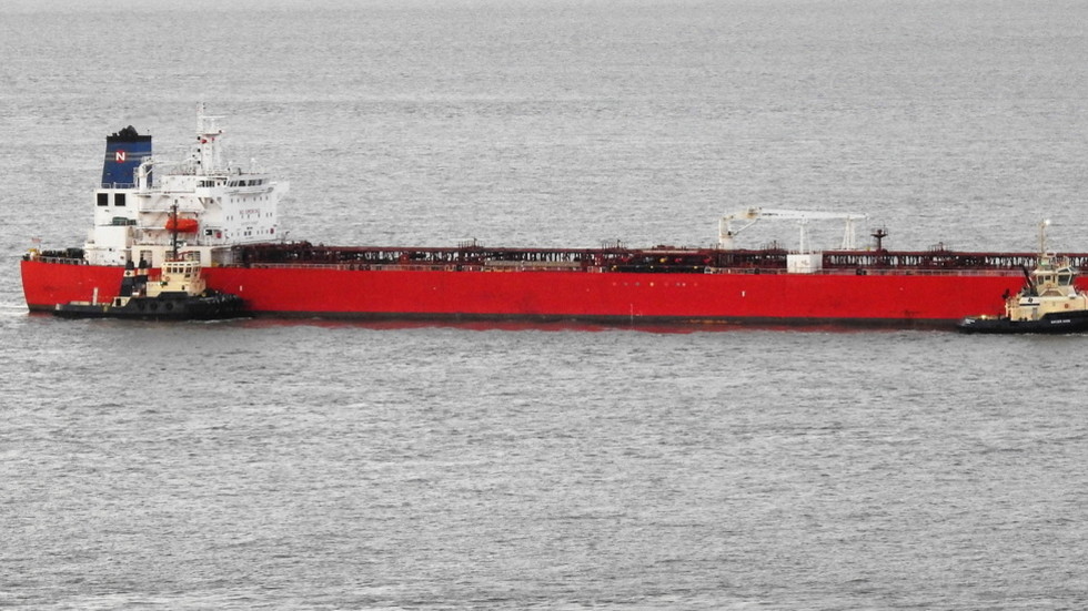 UK ARMED FORCES seize control of oil tanker & detain 7 people after reported 'hijacking attempt' by stowaways