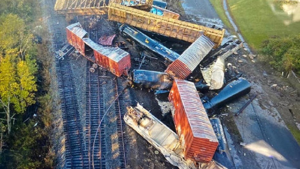 Chemicalcarrying freight train derails in Texas causing pileup