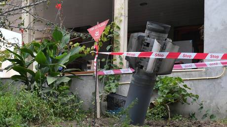 A remnant of an Armenian rocket in the city of Ganja, Azerbaijan © Sputnik / Mikhail Voskresensky
