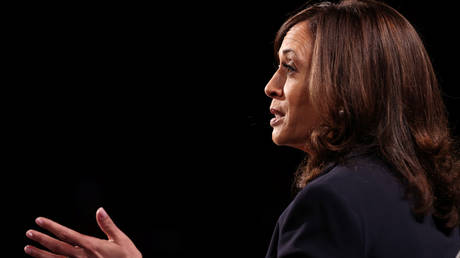 Democratic vice presidential nominee and U.S. Senator Kamala Harris speaks during the 2020 vice presidential debate with the U.S. Vice President Mike Pence © REUTERS/Justin Sullivan