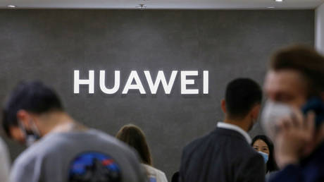 FILE PHOTO: The Huawei logo in Berlin, Germany September 3, 2020. © Reuters/Michele Tantussi