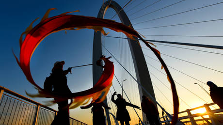 FILE PHOTO: Dragon dance on Shougang Bridge in Beijing, China © Reuters