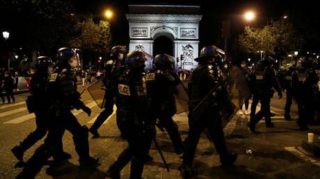 FILE PHOTO: Police arrive at Arc de Triomphe, Paris, France - August 23, 2020