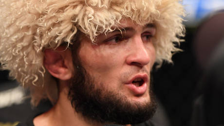 © Khabib Nurmagomedov announces his retirement after his victory over Justin Gaethje. Getty Images / Josh Hedges