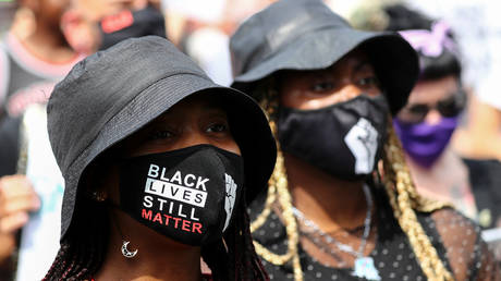 Black Lives Matter protest outside Tottenham police station in London. August 8, © REUTERS/Simon Dawson