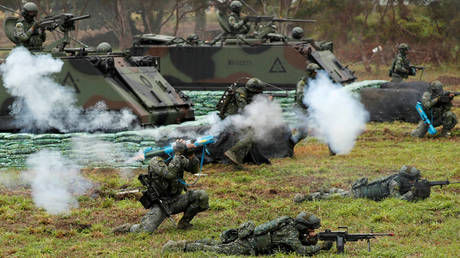 FILE PHOTO: Taiwanese soldiers take part in a military drill in Hualien, eastern Taiwan, January 30, 2018. © Reuters / Tyrone Siu