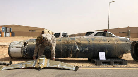 A projectile and a drone launched at Saudi Arabia by Yemen's Houthis are displayed at a Saudi military base, Al-Kharj, Saudi Arabia June 21, 2019. © Reuters / Stephen Kalin
