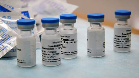 Bottles with Russia's "Sputnik-V" vaccine against the coronavirus. © Reuters / Tatyana Makeyeva