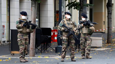 Special forces stand guard near the scene of a reported knife attack at Notre Dame church in Nice. © Reuters / Eric Gaillard