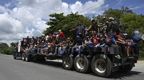 Caravan of more than 3,000 US-bound migrants cross illegally into Guatemala from Honduras (VIDEOS)
