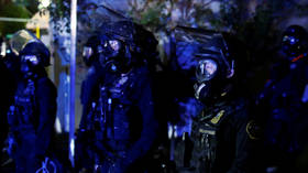 Portland police crack down on BLM protest, arresting dozens over fear they could attack precinct (VIDEOS)