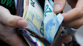 Money laundering time? Covid-19 can survive on CASH for 28 days, study claims